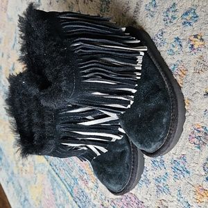 UGG Toddler sz 9 black fringe boots